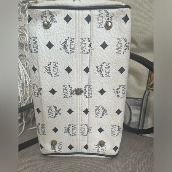 MCM WHITE BOSTON BAG W/MCM STRAP⭐️BEAUTIFUL-CONDITION⭐️💯AuThEnTiC⭐️COA - Picture 4 of 17
